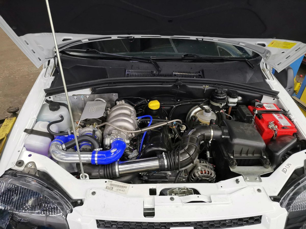 Chevrolet Niva моторный отсек