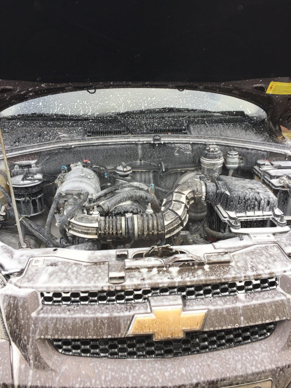 Chevrolet Niva моторный отсек