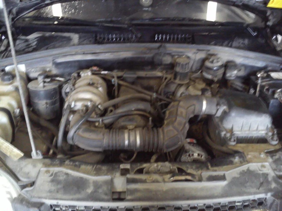 Chevrolet Niva подкапотное пространство