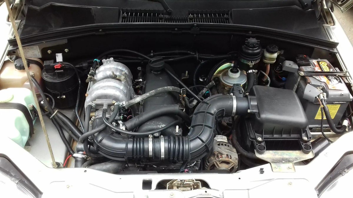 Подкапотка Нива 21214