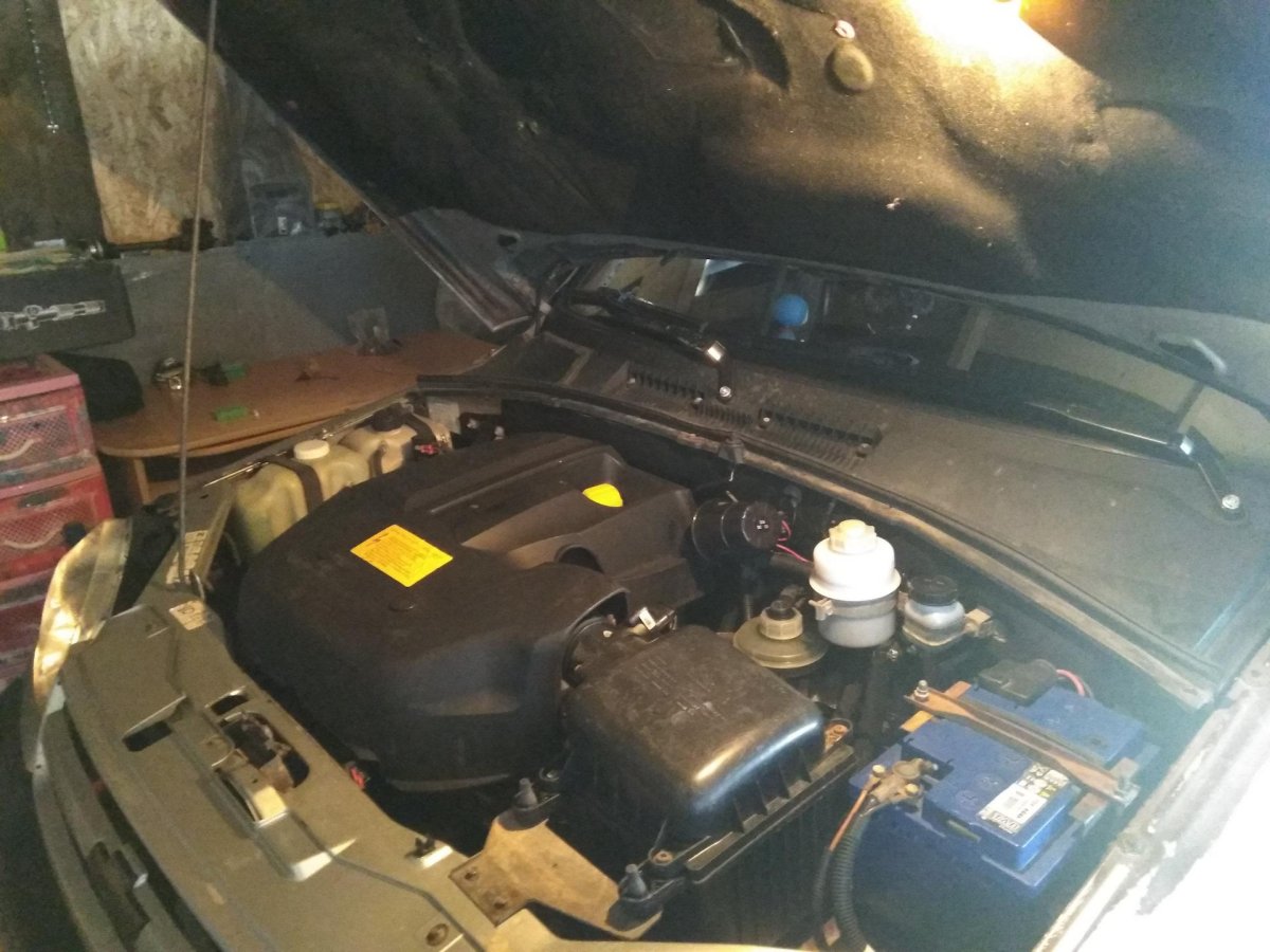 Подкапотная лампа Шевроле Нива