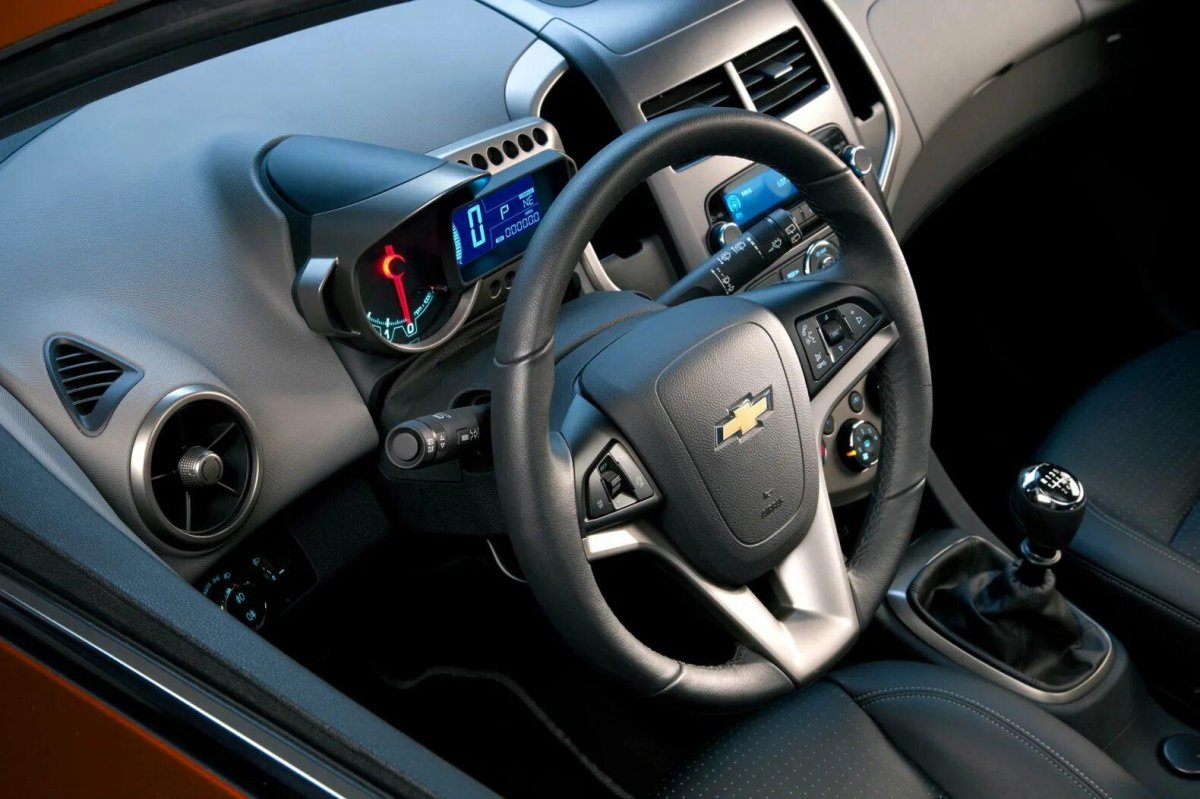 Chevrolet Aveo 2012 седан салон