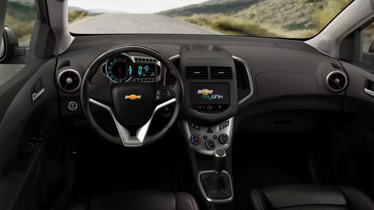 Chevrolet Aveo t300 салон