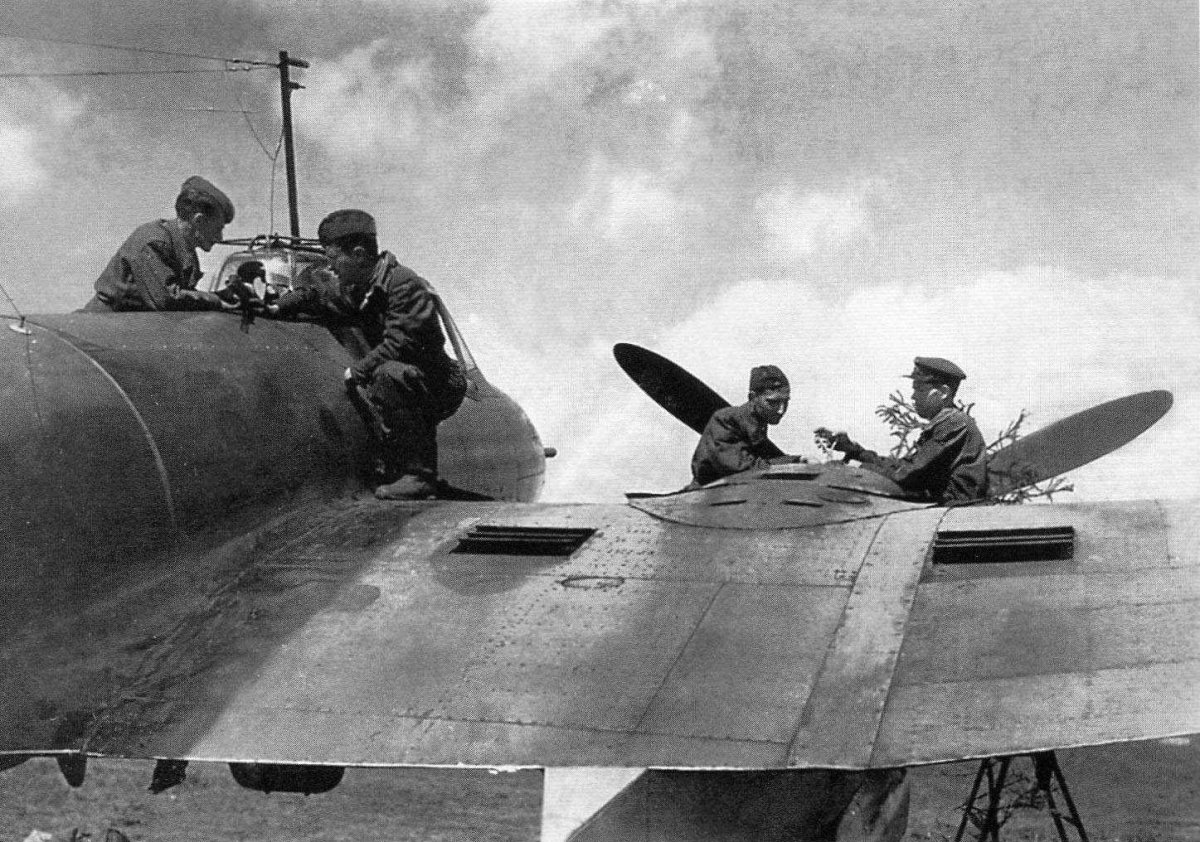 Пе-2 бомбардировщик