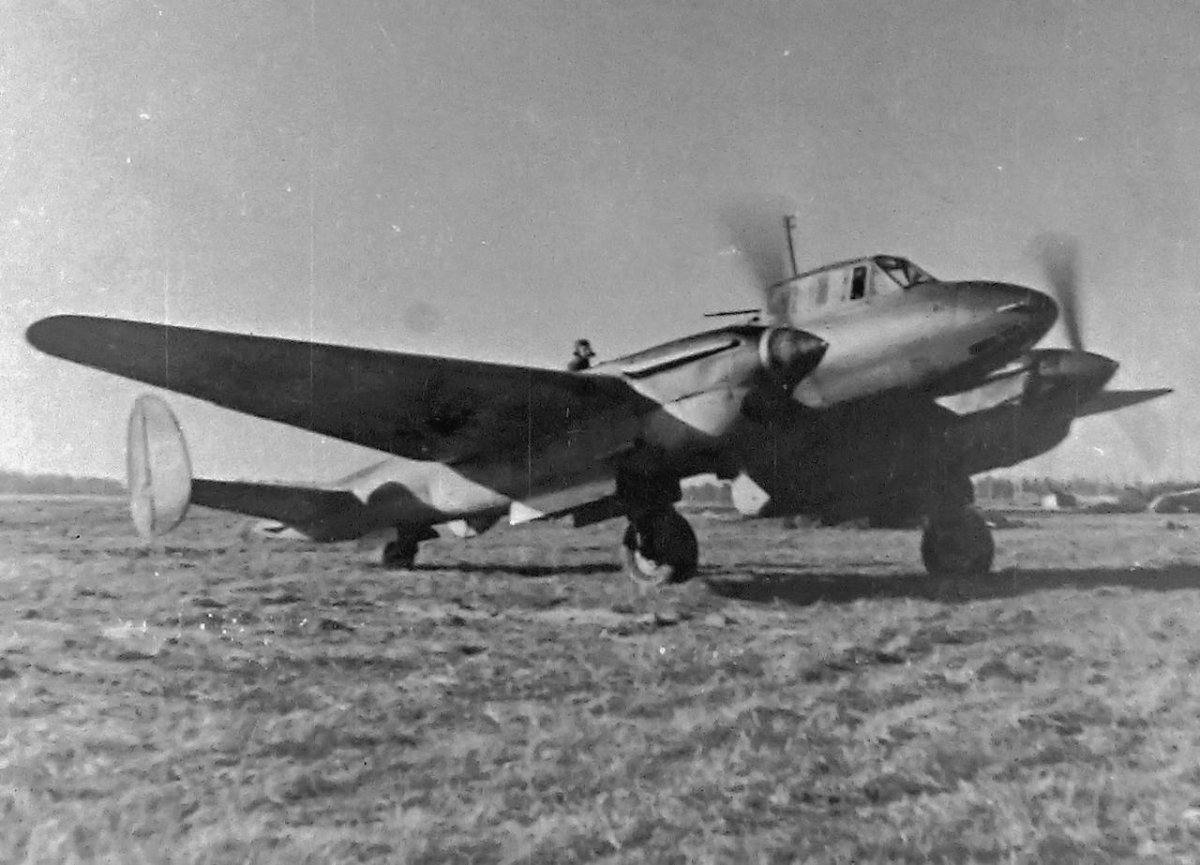 Самолет пе-2