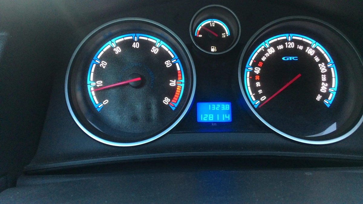 Opel Astra приборка