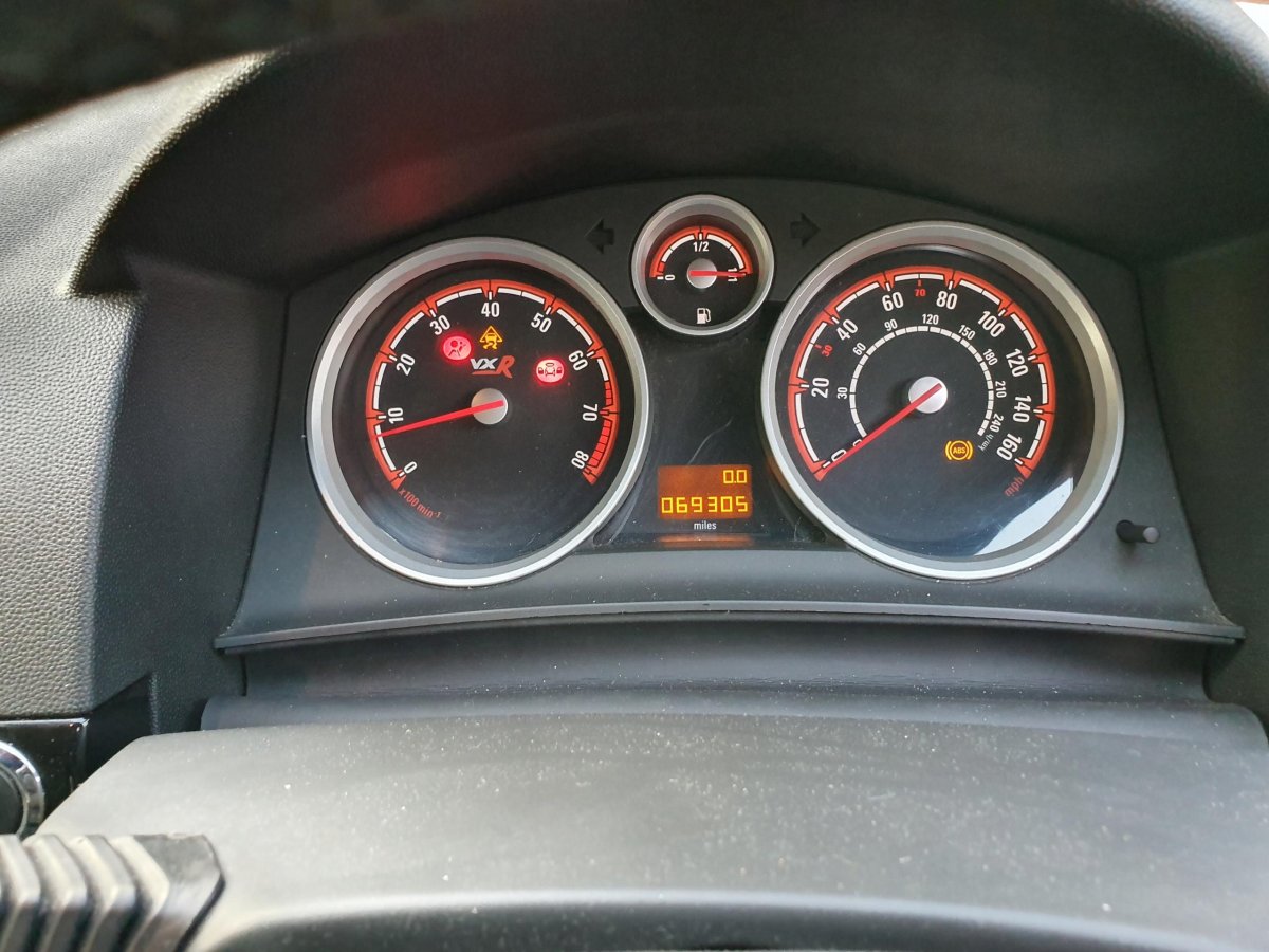 Панель приборов Опель Астра н 2008