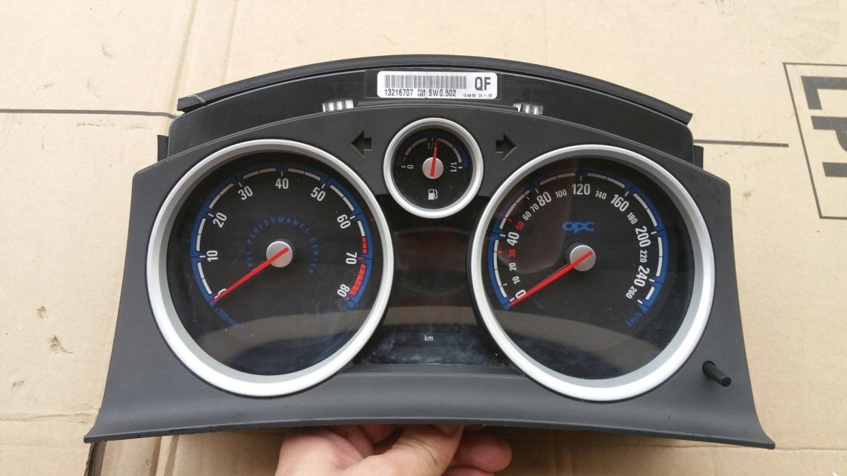 Панель приборов Опель Астра н 2008