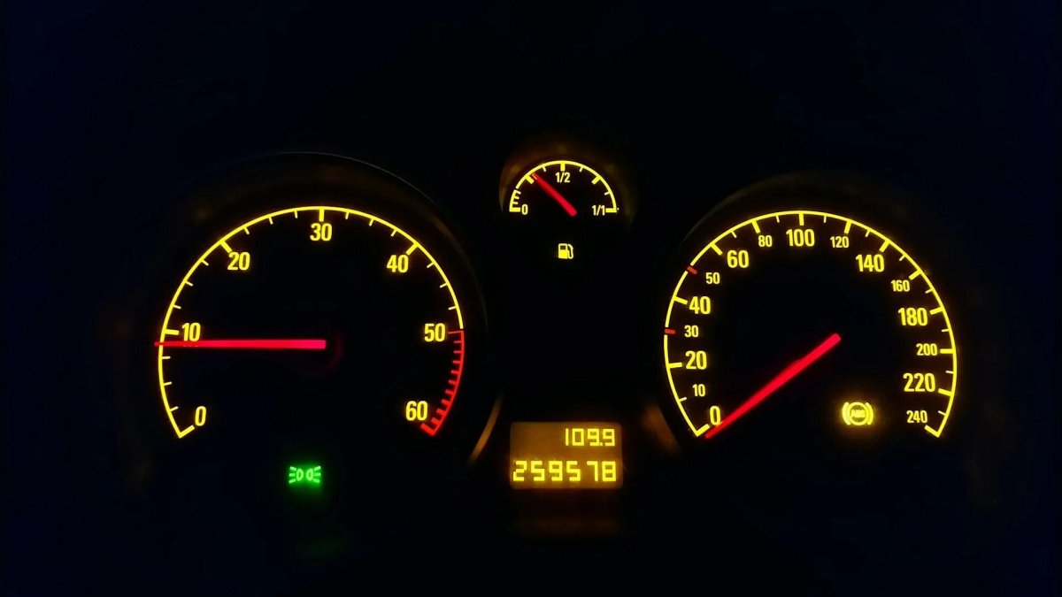 Opel Astra h Пересвет салона