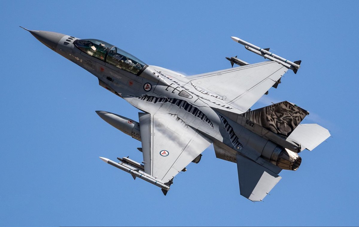 General Dynamics f-16 Fighting Falcon