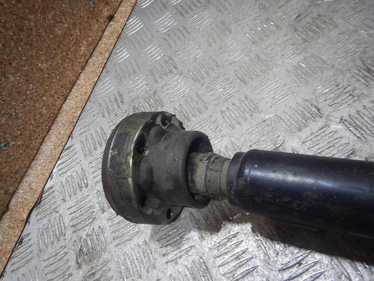 Карданный вал Audi q7 2012