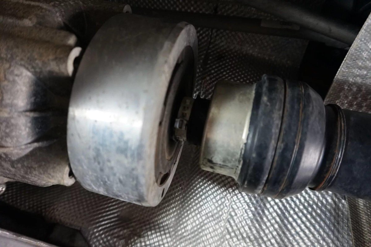 Пыльник кардана Ауди а8 д2