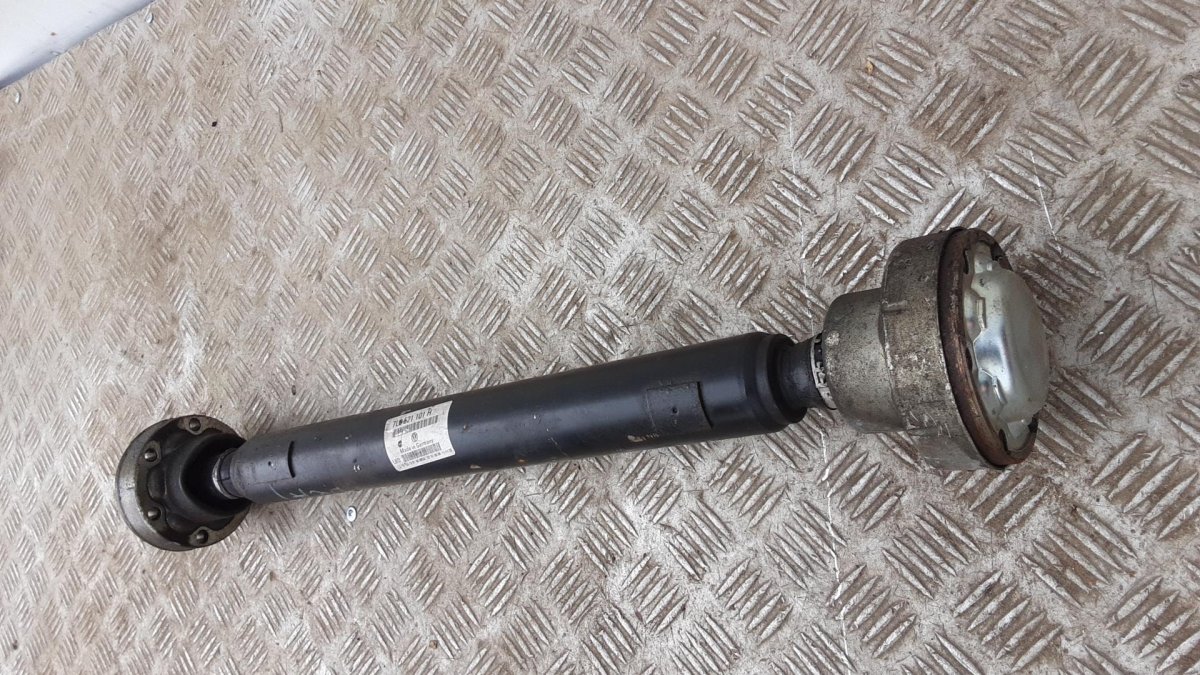 Карданный вал Audi q7 2012