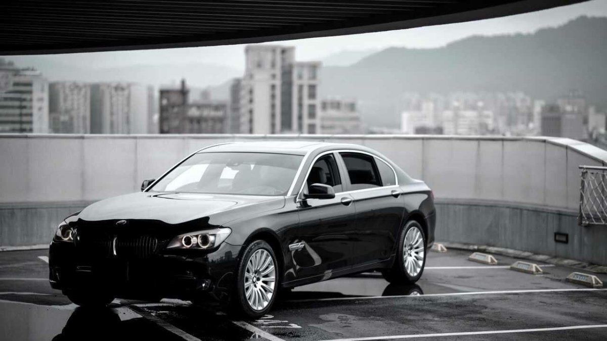 БМВ 7 черная