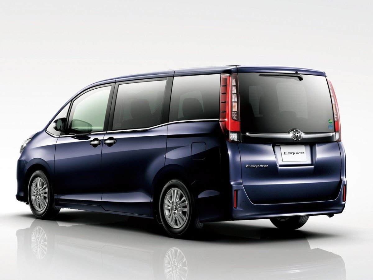 Новый Esquire Toyota