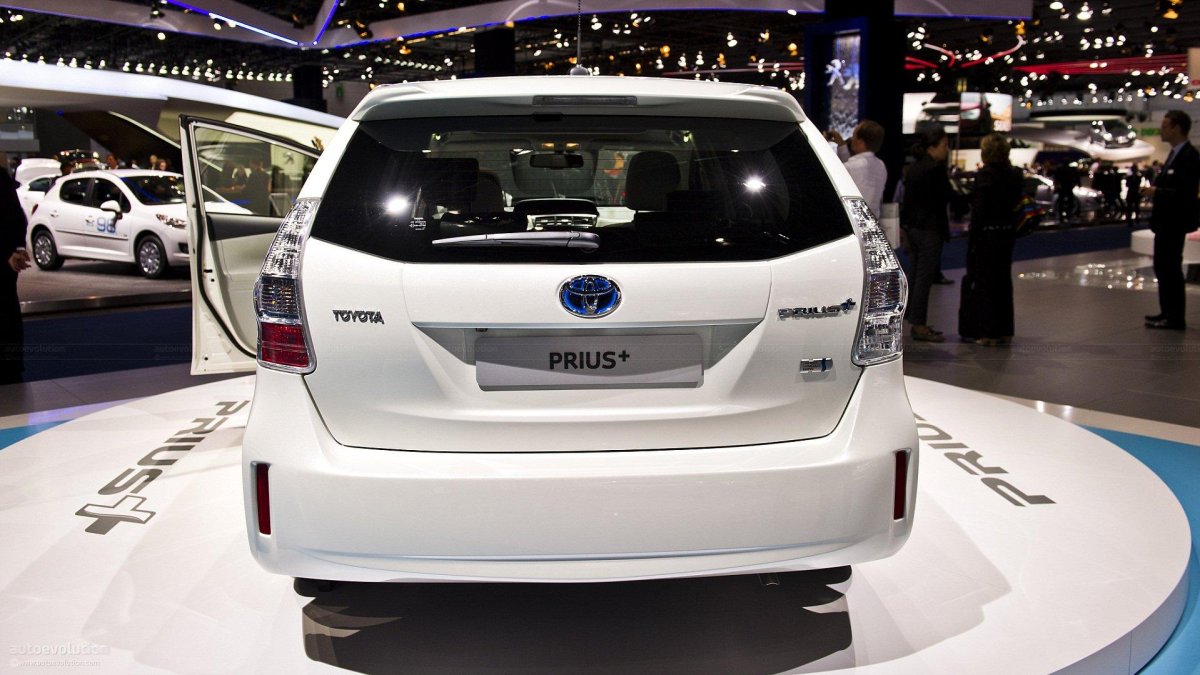 Toyota семиместная