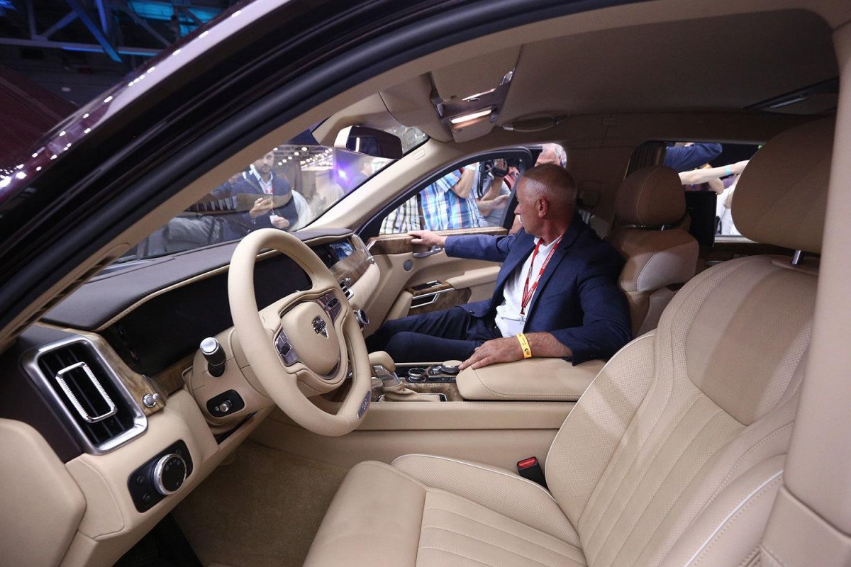 Вручение авто в салоне