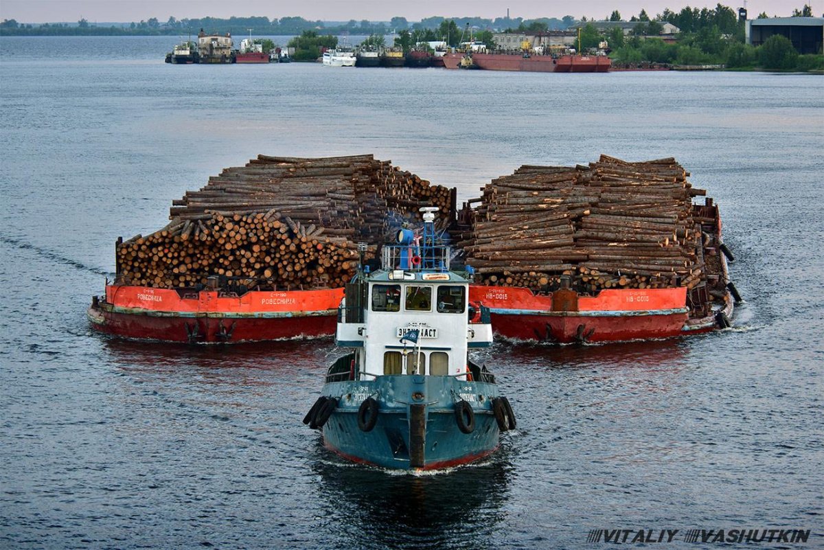 Баржа и толкач