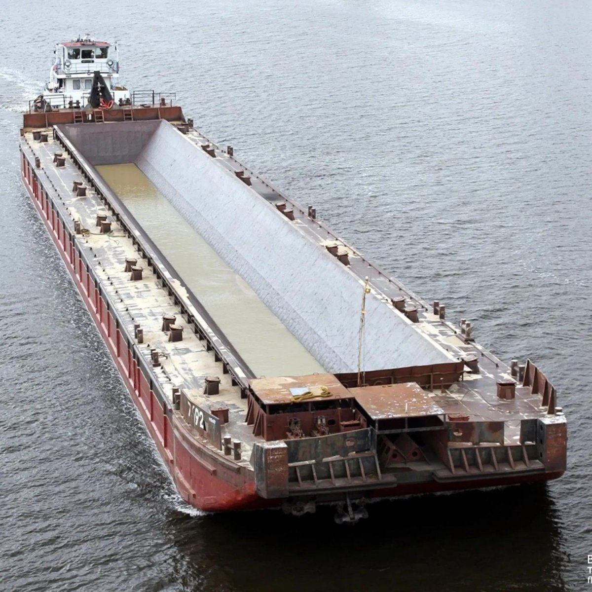 Морская баржа сухогрузная самоходная