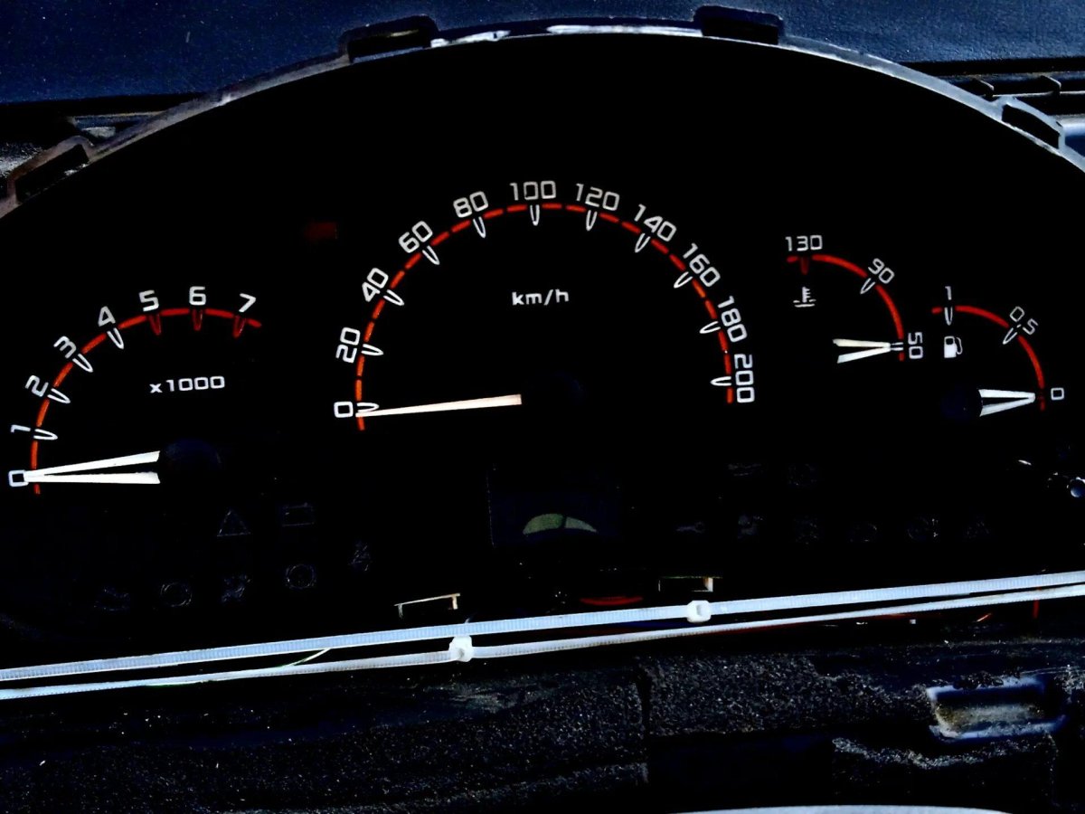 Накладка на приборную панель Приора 1