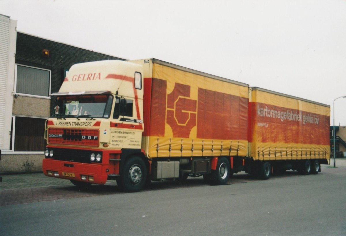 Грузовик Даф капотный