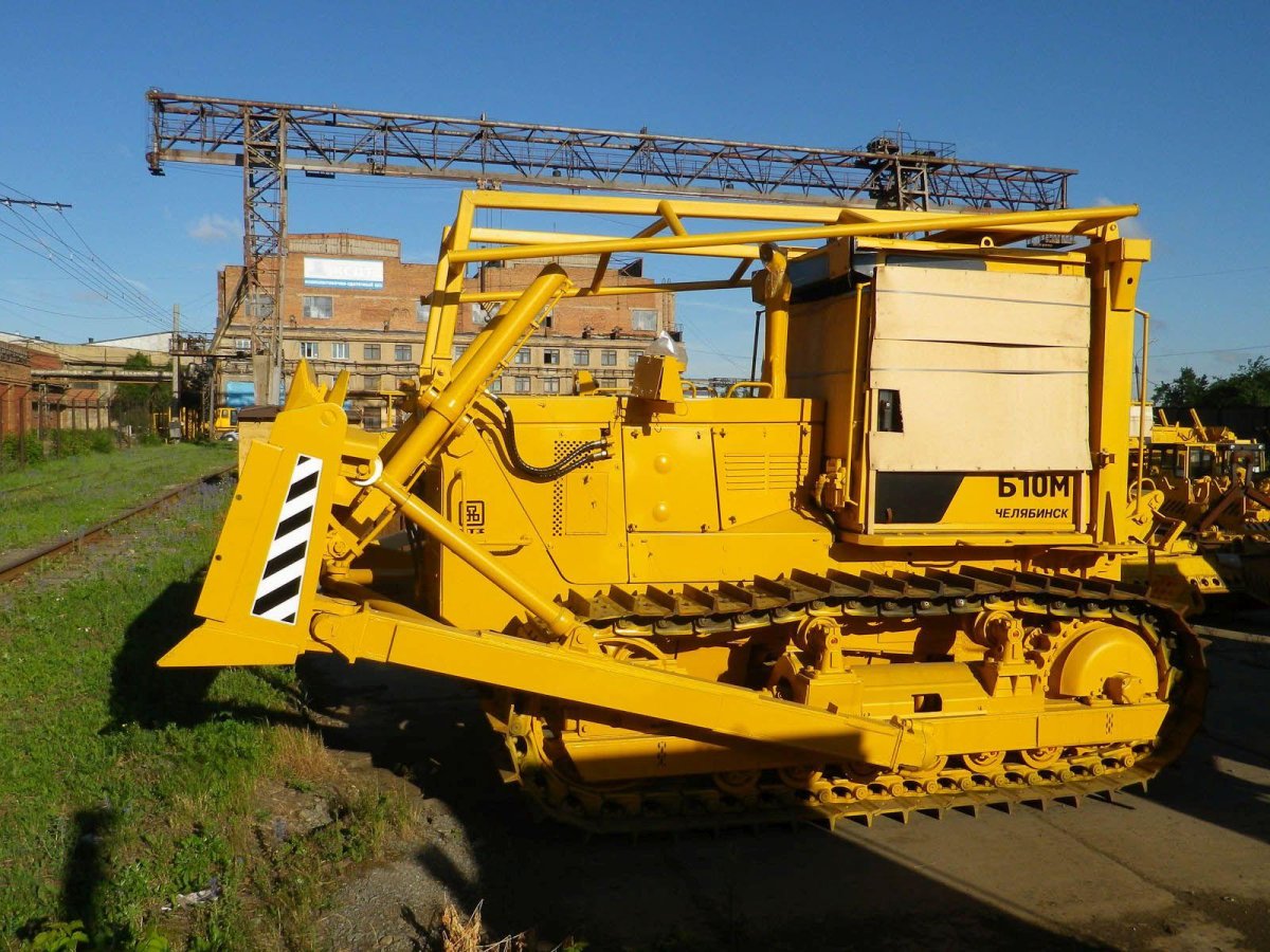 Бульдозер ЧТЗ б10м