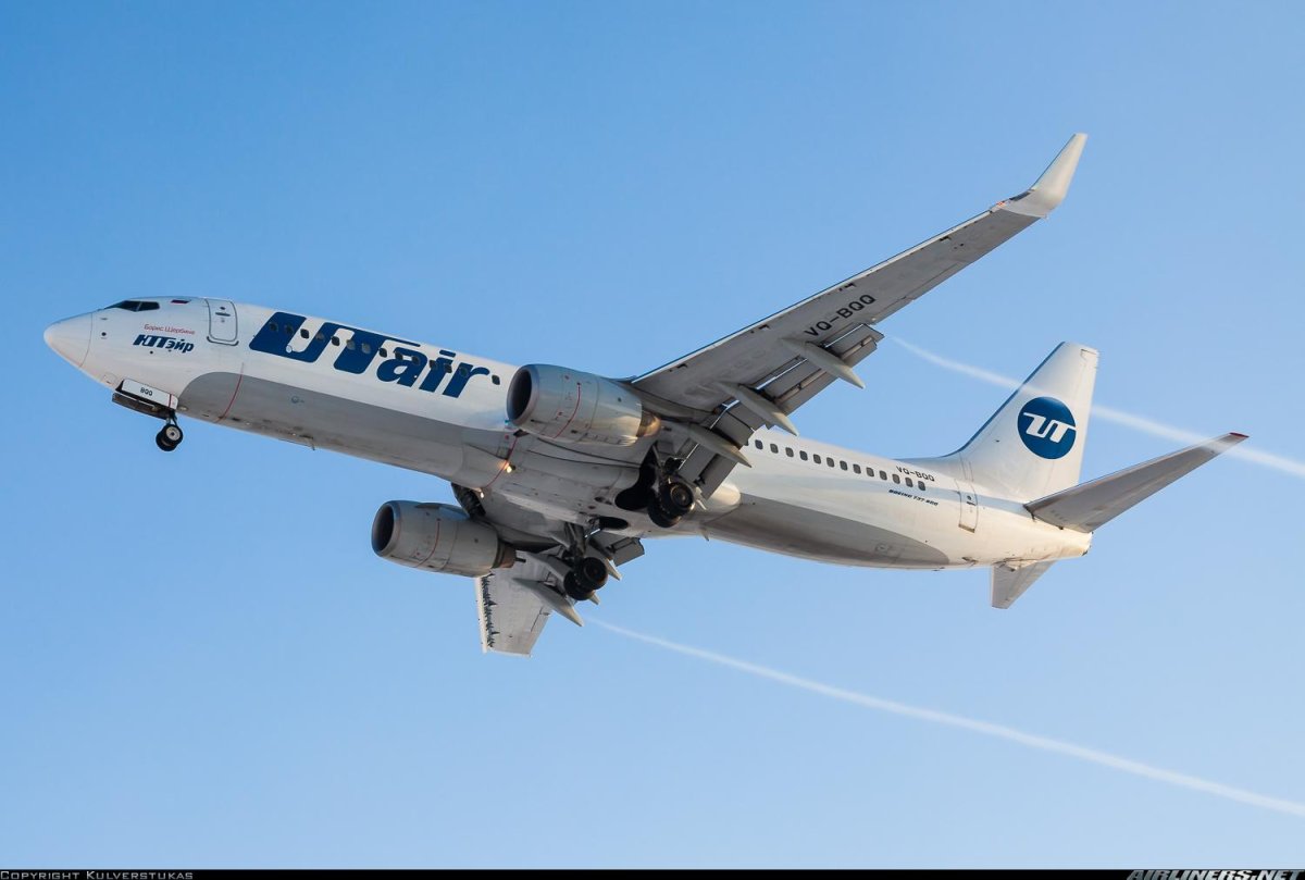 Боинг ЮТЭЙР 737 VQ-BQQ