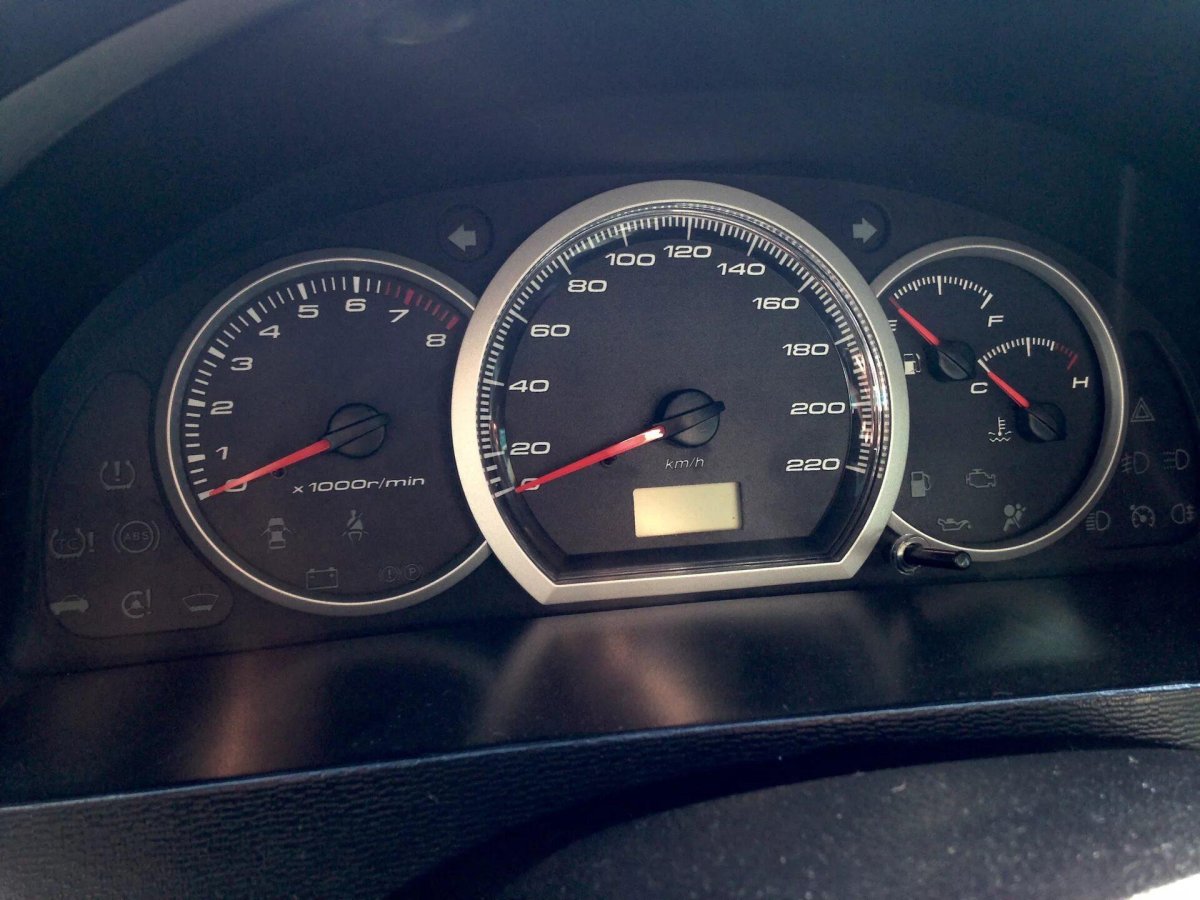 Chevrolet Lacetti приборная панель