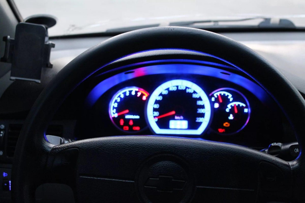 Chevrolet Lacetti приборная панель