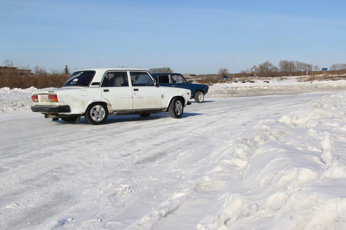 ВАЗ 2107 белая дрифт