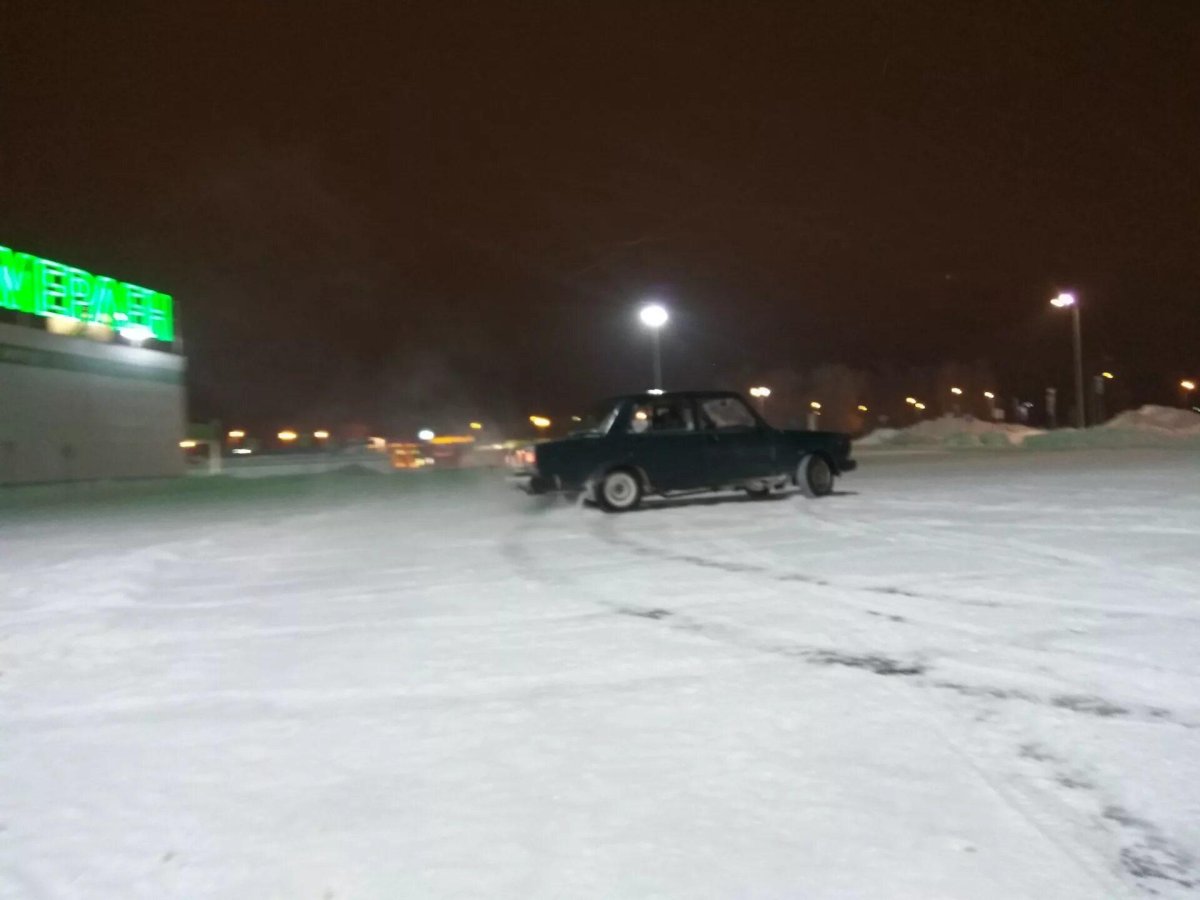 ВАЗ 2107 зимний дрифт ночь