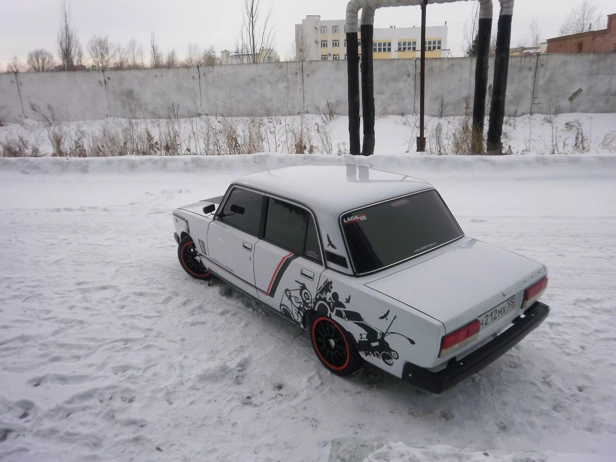 ВАЗ 2107 Боевая классика белая