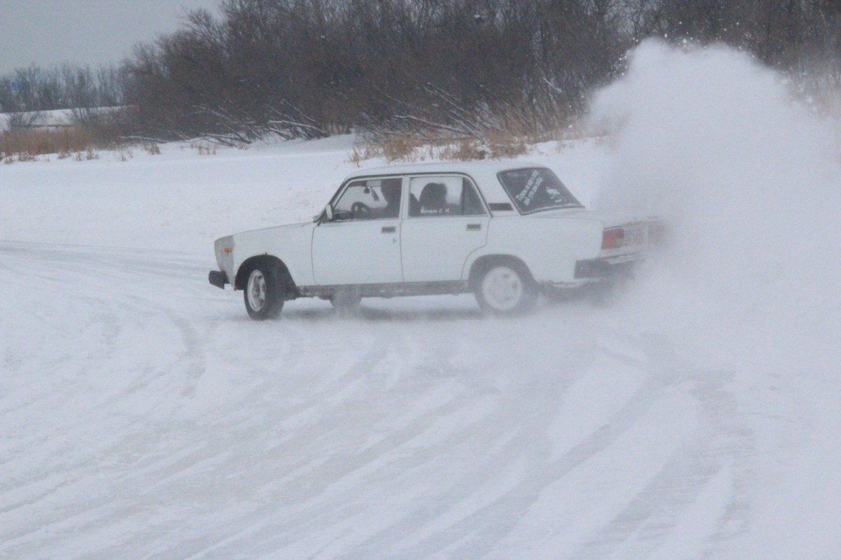 ВАЗ 2107 белая дрифт