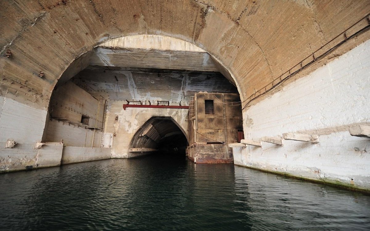 База подводных лодок в Балаклаве