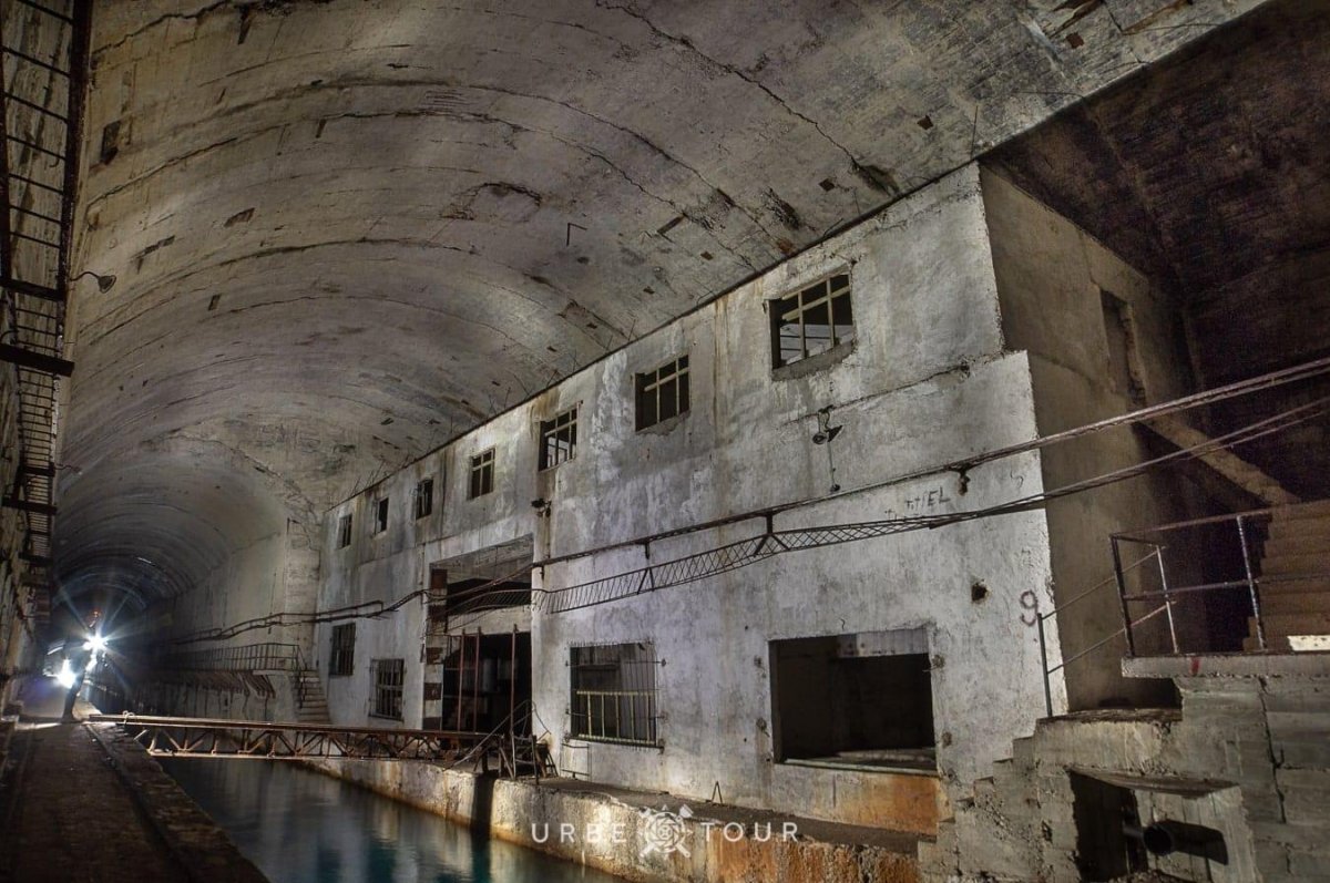 Подземная база