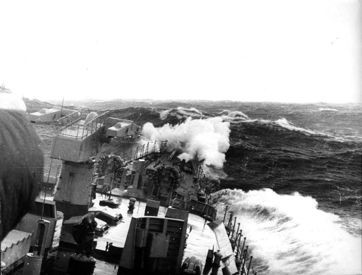 БПК Таллин в шторм