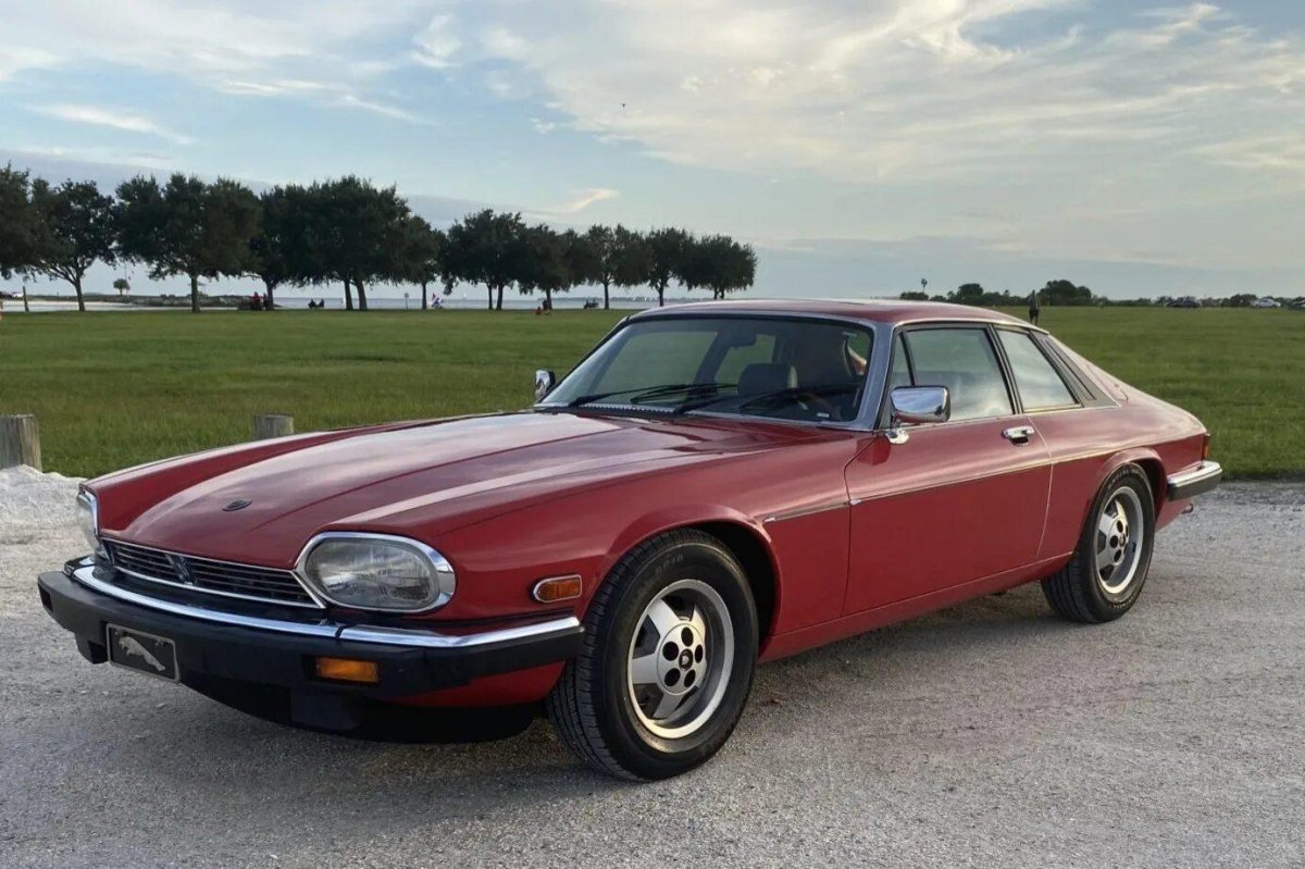 Jaguar XJS v12