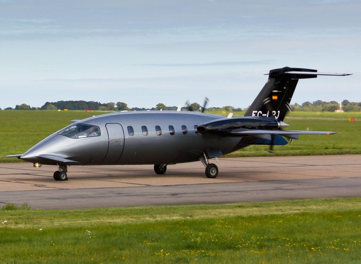 Самолет Piaggio p180 Avanti II