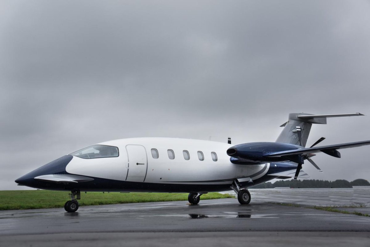 Piaggio p.180 грузовой