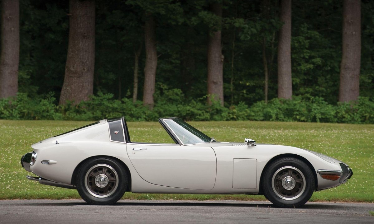 1966 Toyota 2000gt.
