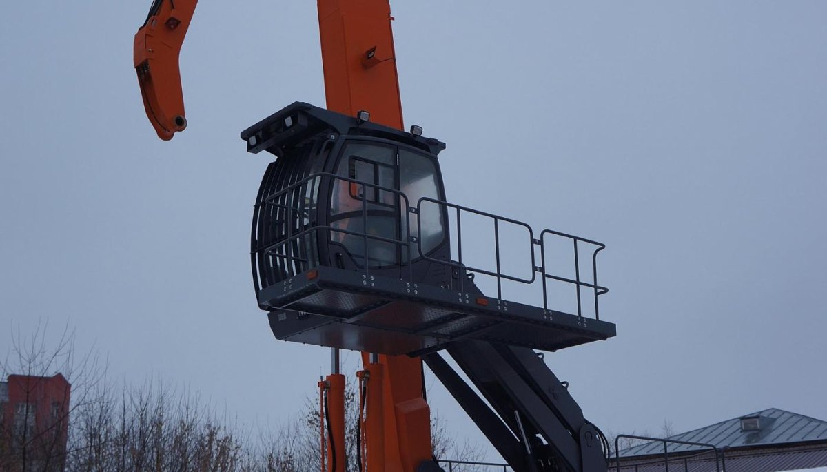 Экскаватор-погрузчик Pi Makina pi1022a