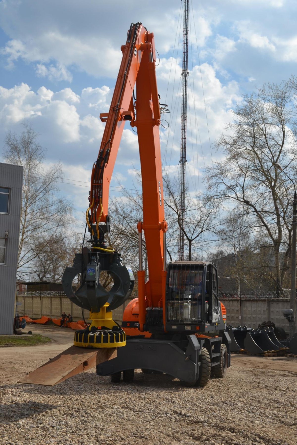 Перегружатель UMG 230 whe редуктор поворота