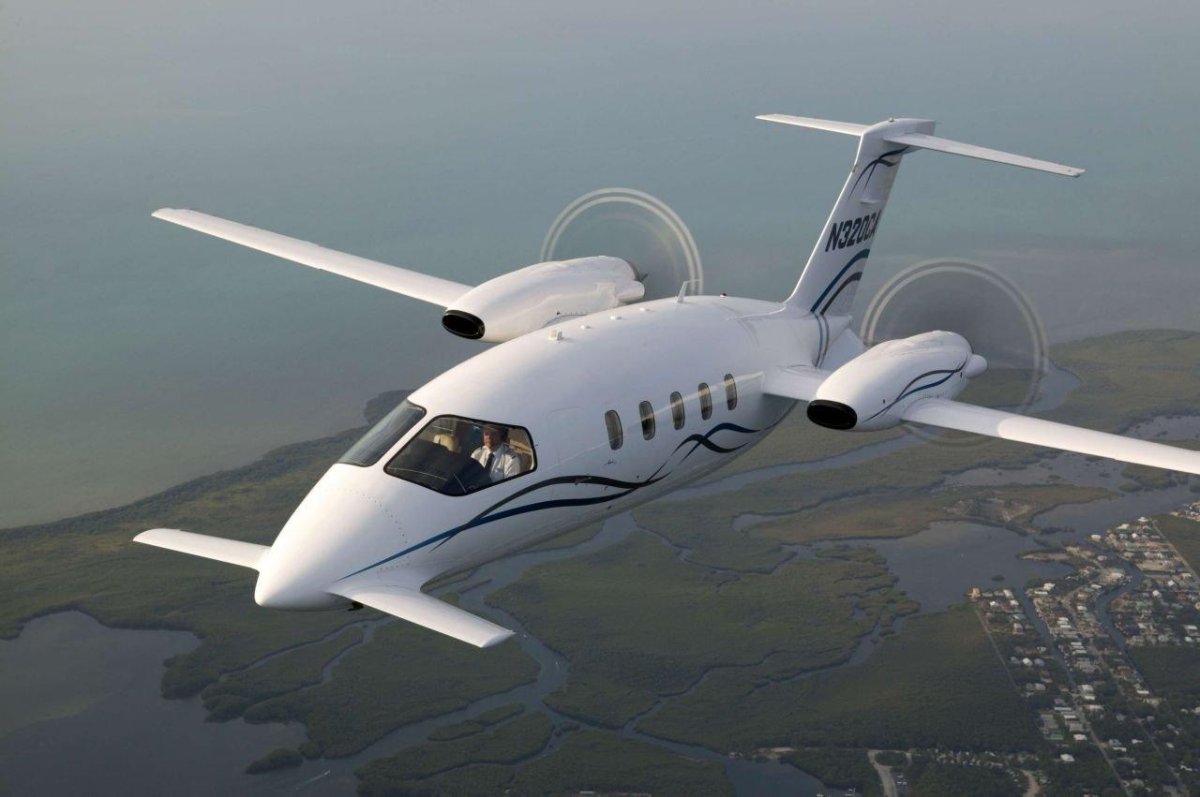 Самолет Piaggio p180 Avanti II