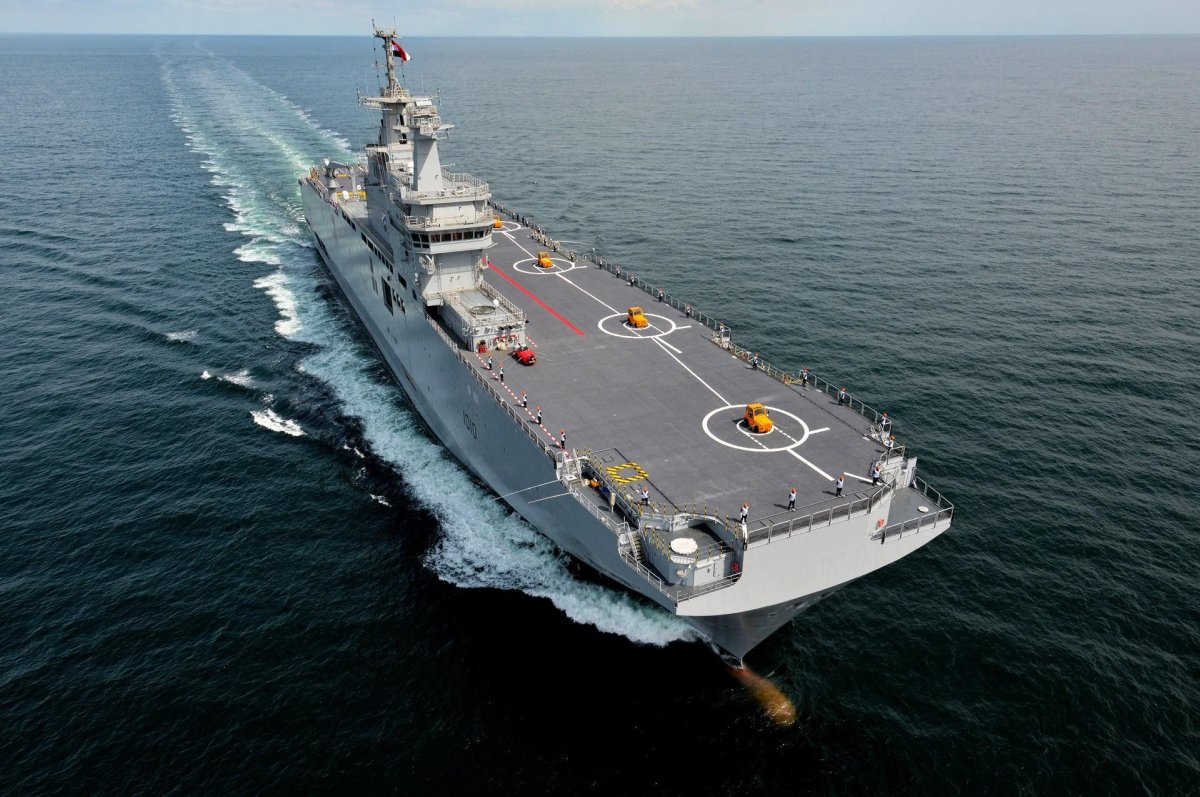 Вертолетоносцы Мистраль