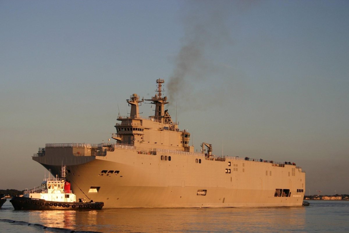 Десантный корабль Мистраль