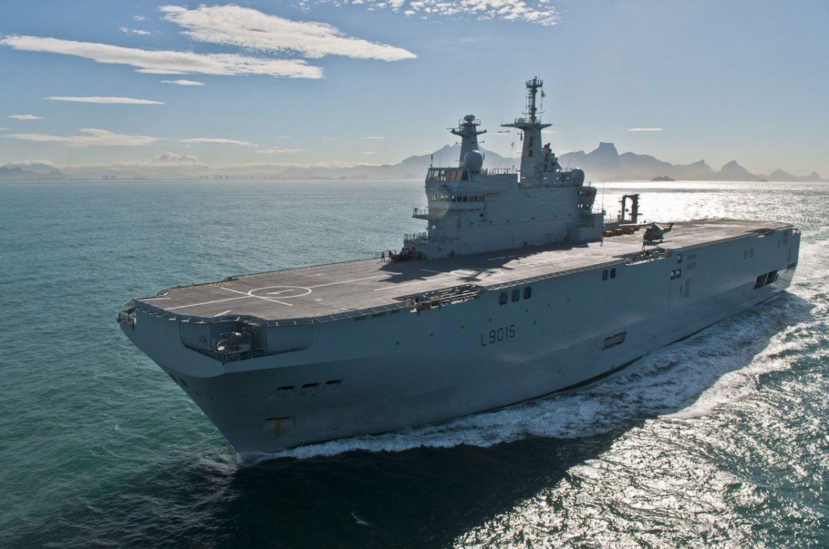 Мистраль авианосец