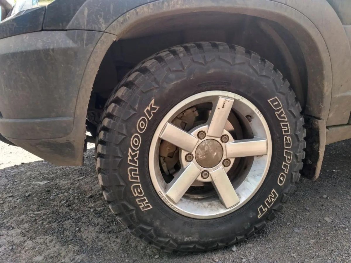 Нива Шевроле на колесах 215 75 15