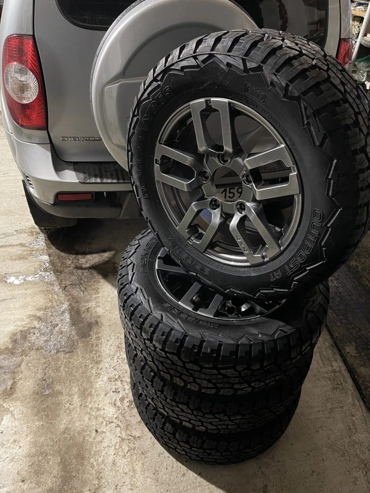 Резина на Шевроле Нива r16 Нокиан а/т