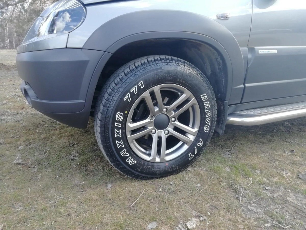 Максис Браво 215/75/15 на Шевроле ниву