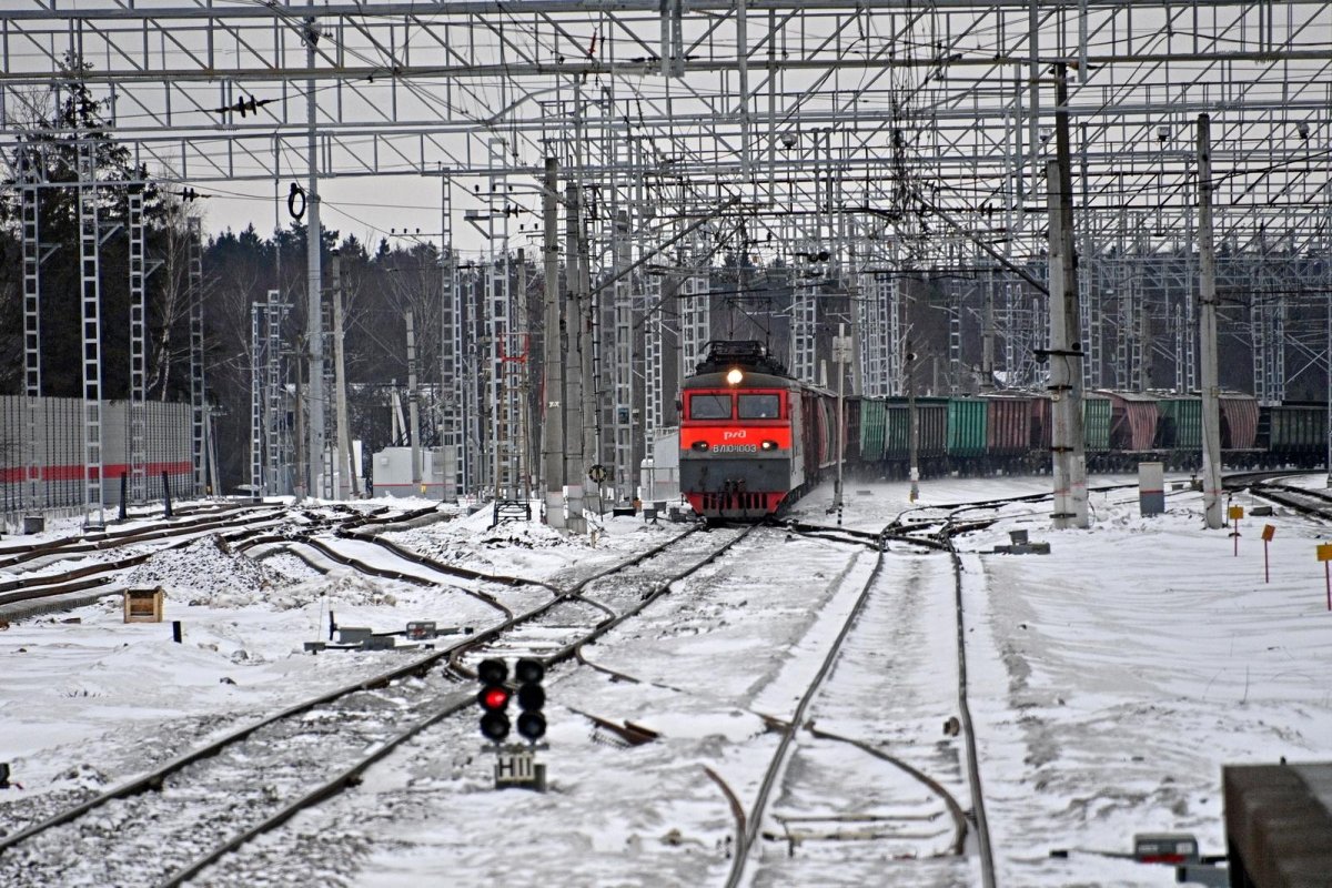 Пригородный поезд